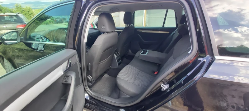 Skoda Octavia 1.6 ТДИ (4х4), снимка 10 - Автомобили и джипове - 52563179