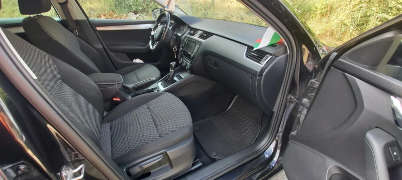 Skoda Octavia 1.6 ТДИ (4х4), снимка 9 - Автомобили и джипове - 52563179