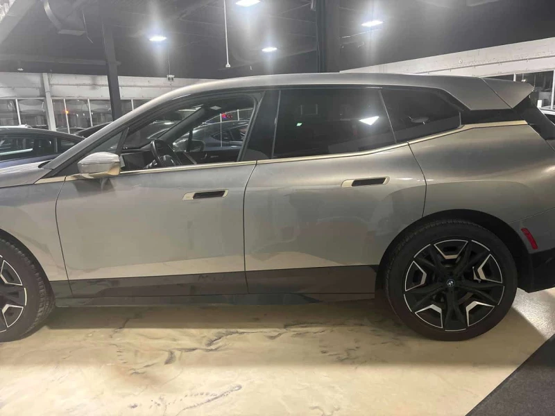 BMW iX xDrive40  CARFAX, снимка 2 - Автомобили и джипове - 53559061