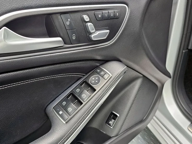 Mercedes-Benz CLA 250 4Matic, снимка 17 - Автомобили и джипове - 55100320