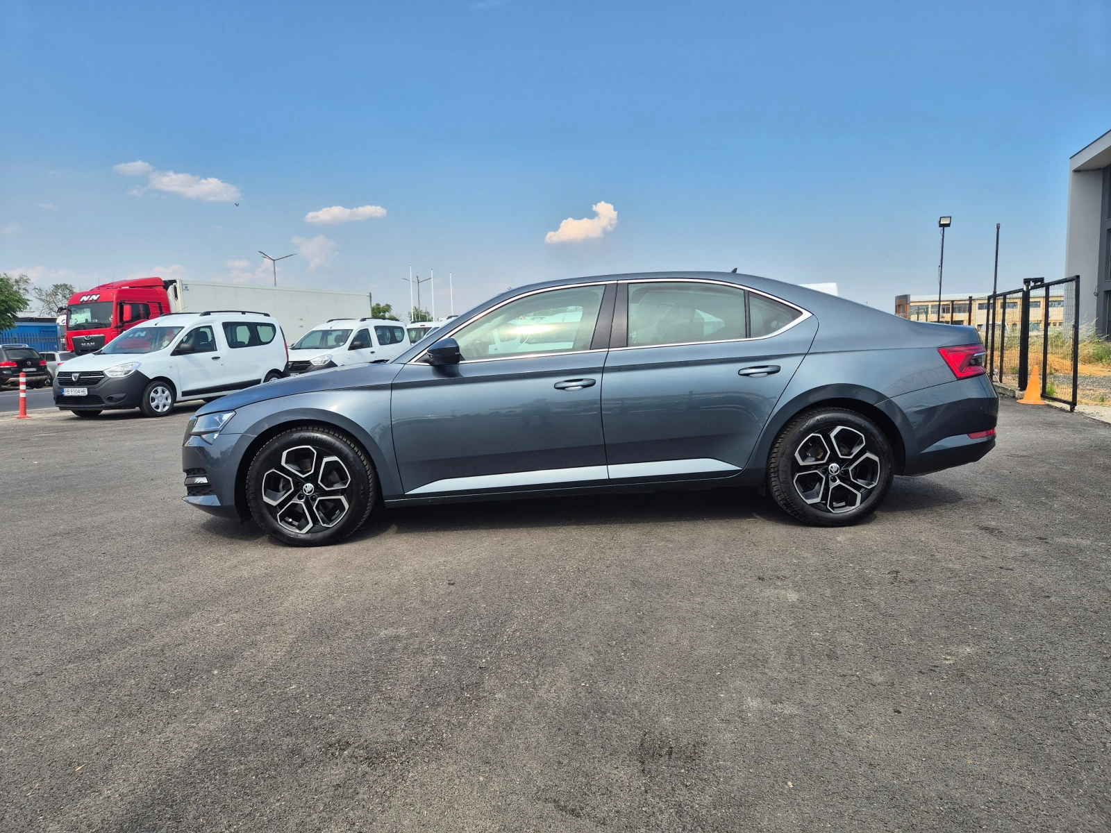 Skoda Superb С-Гаранция-4х4-2.0TDI-А/Т-200кс. - изображение 2