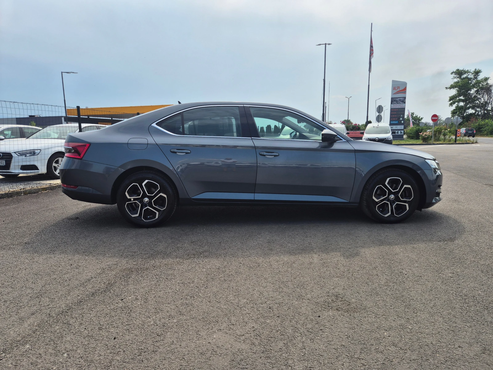 Skoda Superb С-Гаранция-4х4-2.0TDI-А/Т-200кс. - изображение 6