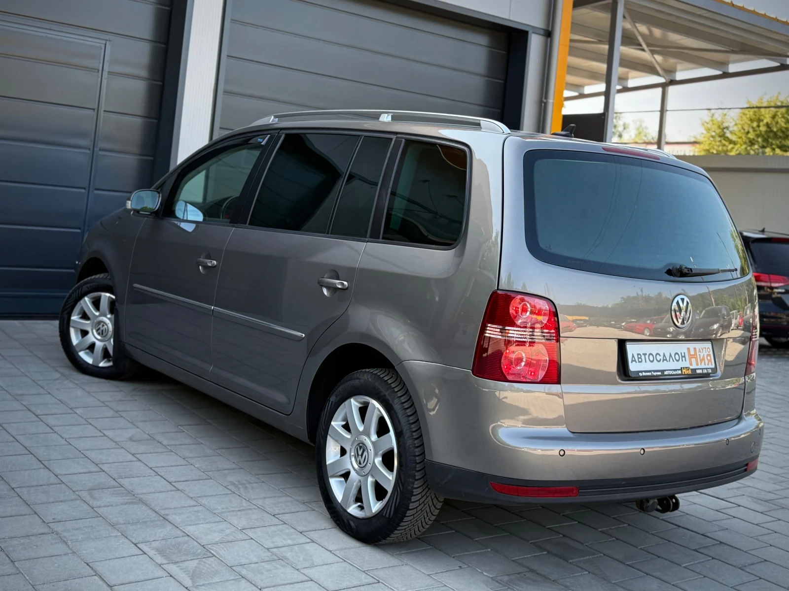 VW Touran 2.0TDI * HighLine* DSG* 6+ 1* Xenon* NAVI*  - изображение 5