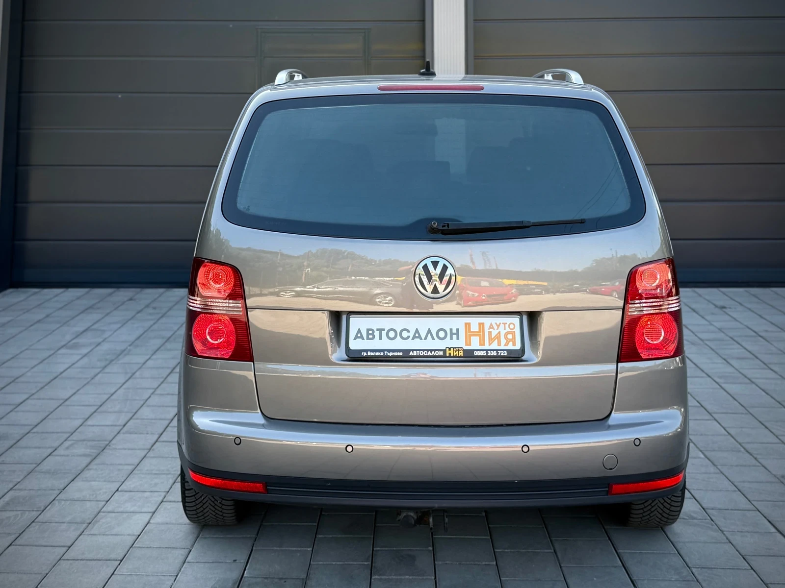 VW Touran 2.0TDI * HighLine* DSG* 6+ 1* Xenon* NAVI*  - изображение 4