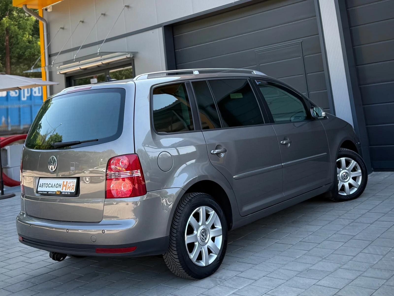 VW Touran 2.0TDI * HighLine* DSG* 6+ 1* Xenon* NAVI*  - изображение 6