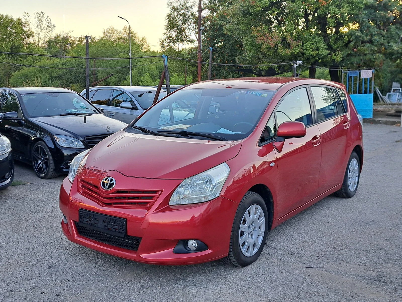 Toyota Verso 2.0d4d 2009г - изображение 3