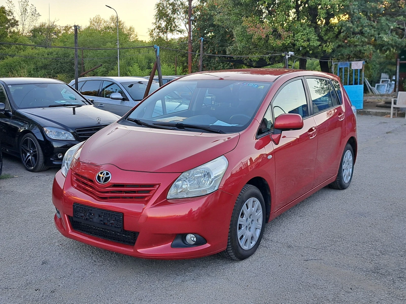 Toyota Verso 2.0d4d 2009г - изображение 2