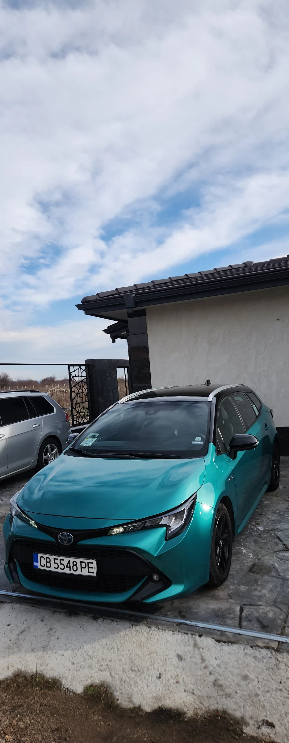 Toyota Corolla 1.8 HYBRID - изображение 2