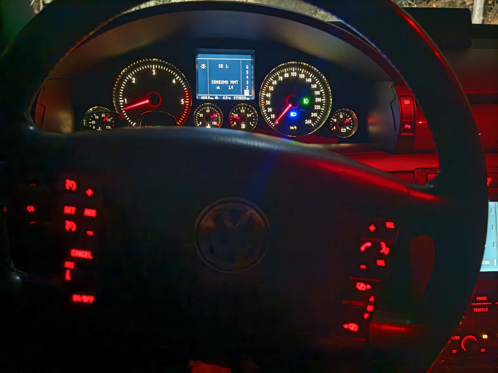 VW Phaeton 3.0 - изображение 4