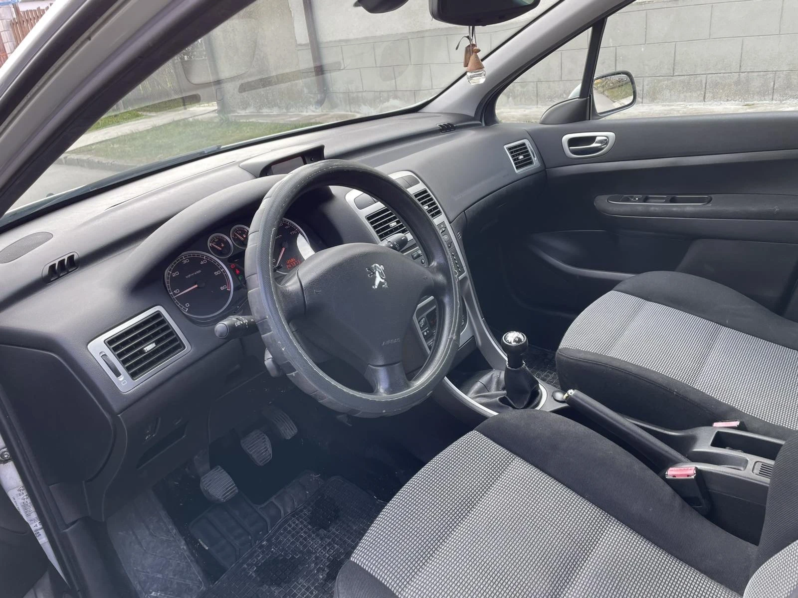 Peugeot 307 2.0HDi, снимка 10 - Автомобили и джипове - 53737571