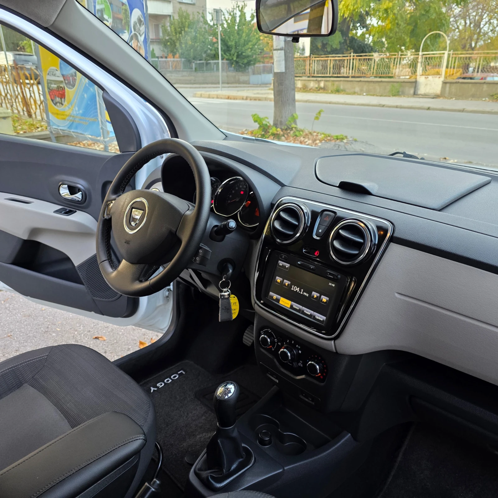 Dacia Lodgy 1.5DCI, снимка 6 - Автомобили и джипове - 53967618