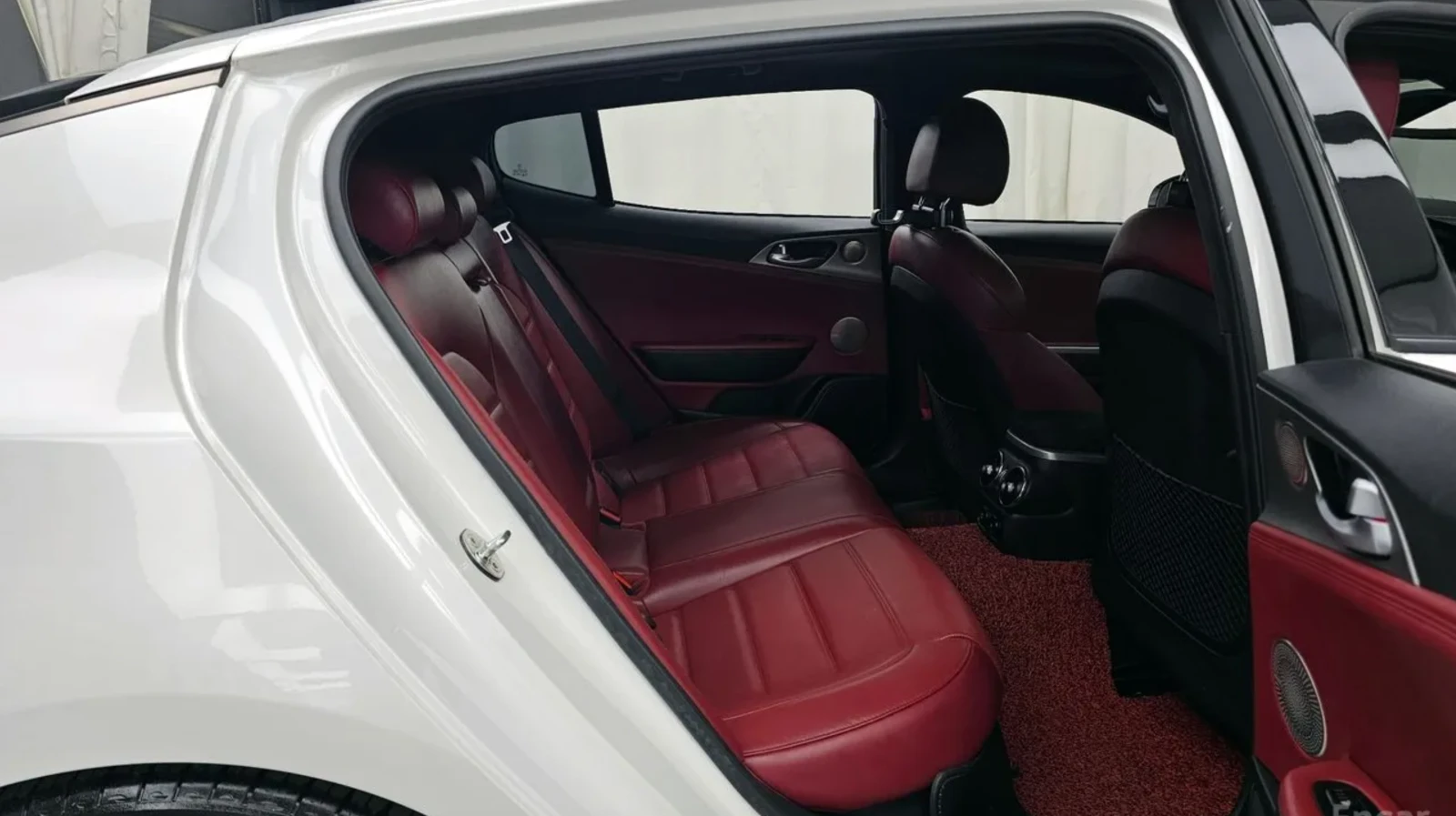 Kia Stinger 3.3 GT / ПАНОРАМА / 360 КАМЕРИ / ОБДУХВАНЕ / FULL!, снимка 15 - Автомобили и джипове - 54753849