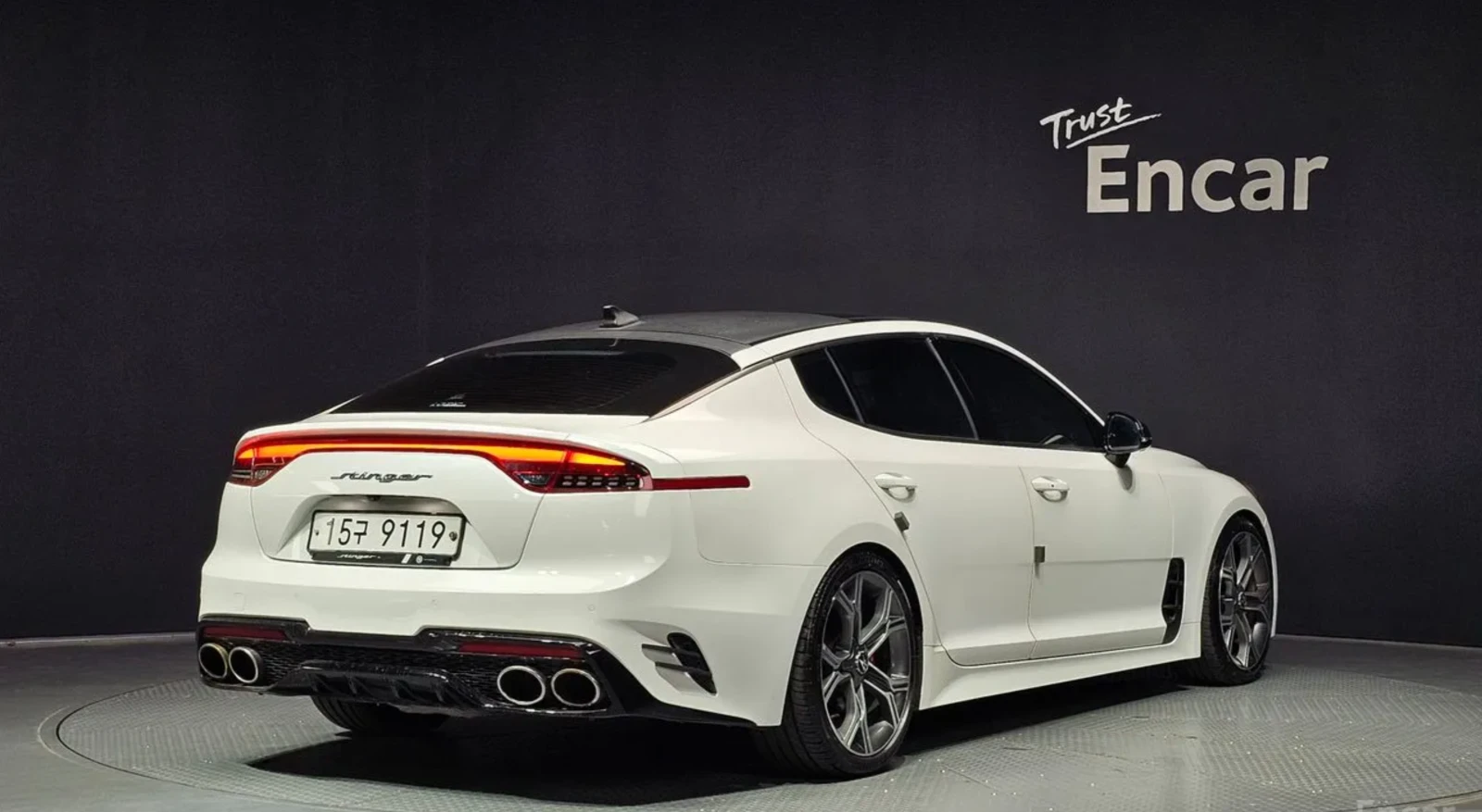 Kia Stinger 3.3 GT / ПАНОРАМА / 360 КАМЕРИ / ОБДУХВАНЕ / FULL!, снимка 2 - Автомобили и джипове - 54753849
