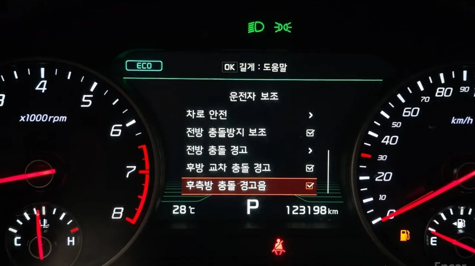 Kia Stinger 3.3 GT / ПАНОРАМА / 360 КАМЕРИ / ОБДУХВАНЕ / FULL!, снимка 11 - Автомобили и джипове - 54753849