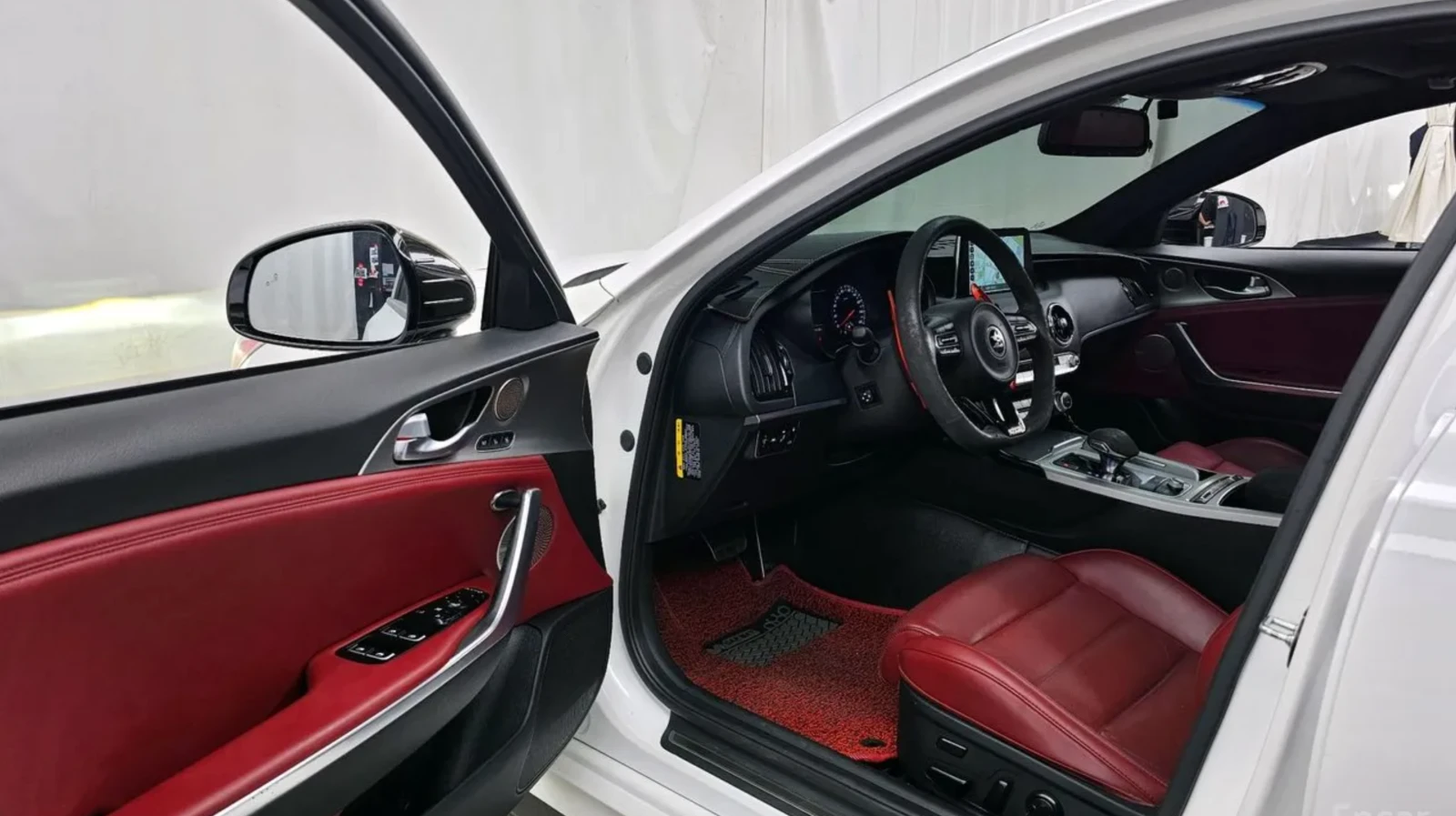 Kia Stinger 3.3 GT / ПАНОРАМА / 360 КАМЕРИ / ОБДУХВАНЕ / FULL!, снимка 7 - Автомобили и джипове - 54753849