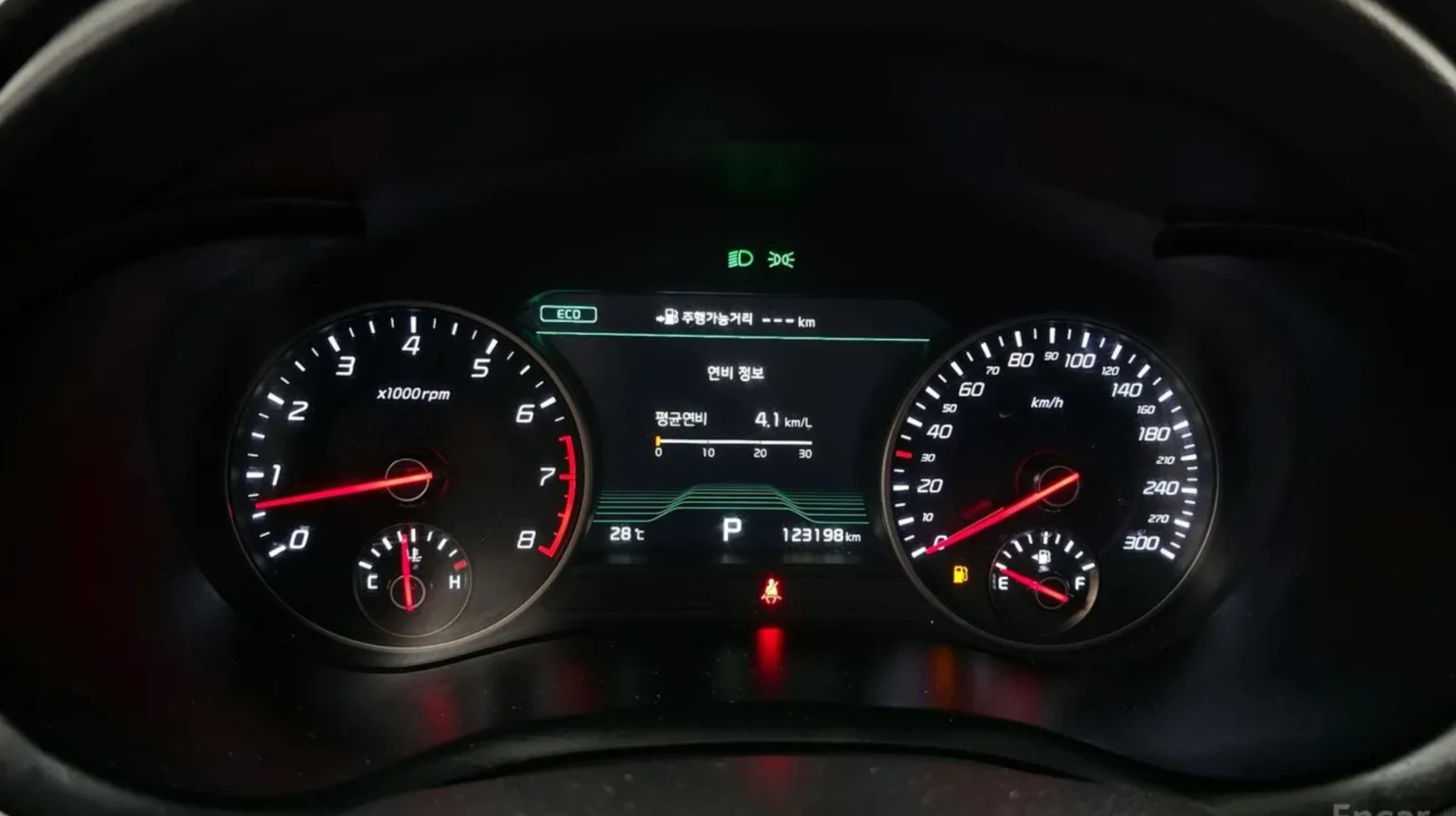 Kia Stinger 3.3 GT / ПАНОРАМА / 360 КАМЕРИ / ОБДУХВАНЕ / FULL!, снимка 10 - Автомобили и джипове - 54753849
