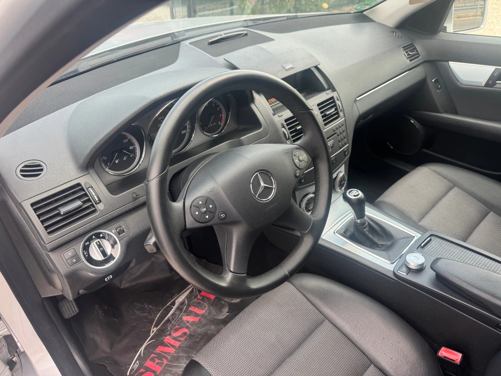 Mercedes-Benz C 180 i AVANTGARDE, снимка 8 - Автомобили и джипове - 55786343