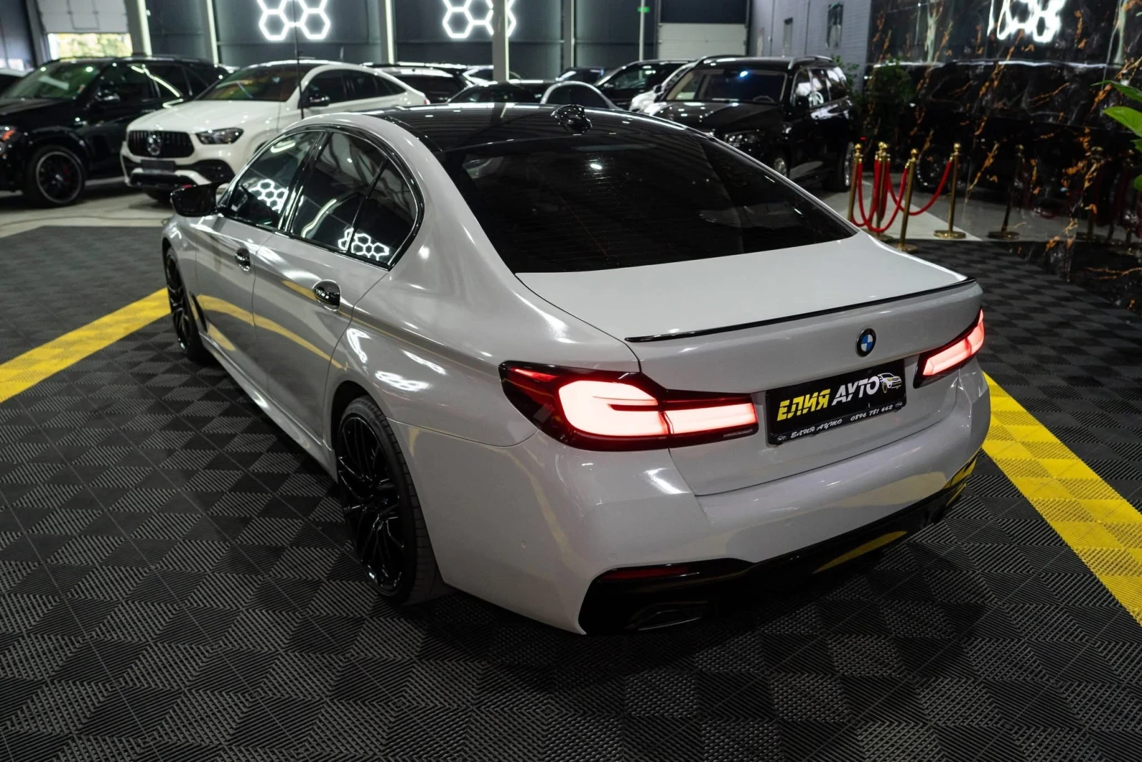 BMW 540 D FACELIFT M SPORT LED H&K ЛИЗИНГ 100%, снимка 6 - Автомобили и джипове - 56249075