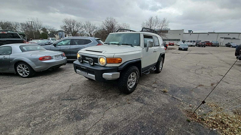 Toyota Fj cruiser 2011 Toyota FJ Cruiser 30 000лв до София, снимка 1 - Автомобили и джипове - 48527792