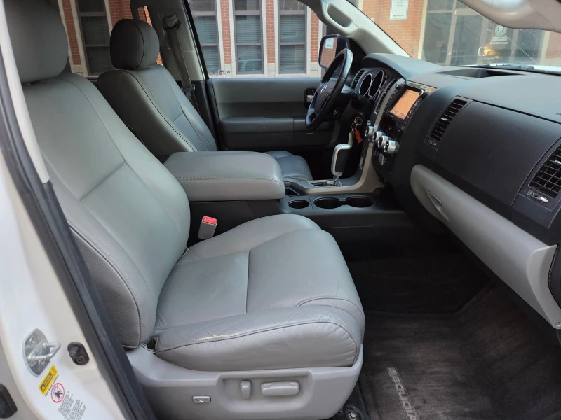 Toyota Sequoia, снимка 11 - Автомобили и джипове - 53029135