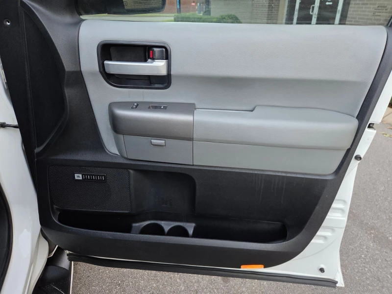 Toyota Sequoia, снимка 9 - Автомобили и джипове - 53029135