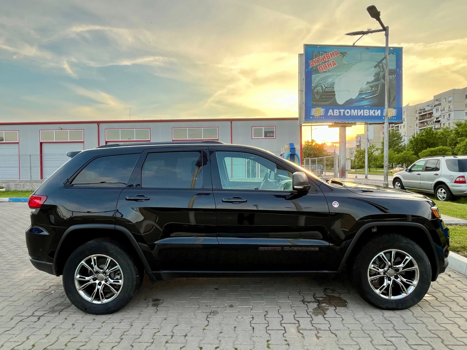 Jeep Grand cherokee 5.7 Trailhawk - изображение 4