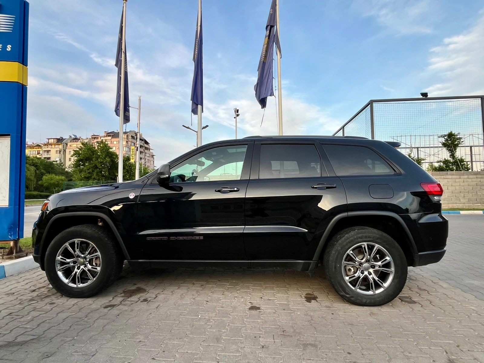 Jeep Grand cherokee 5.7 Trailhawk - изображение 2