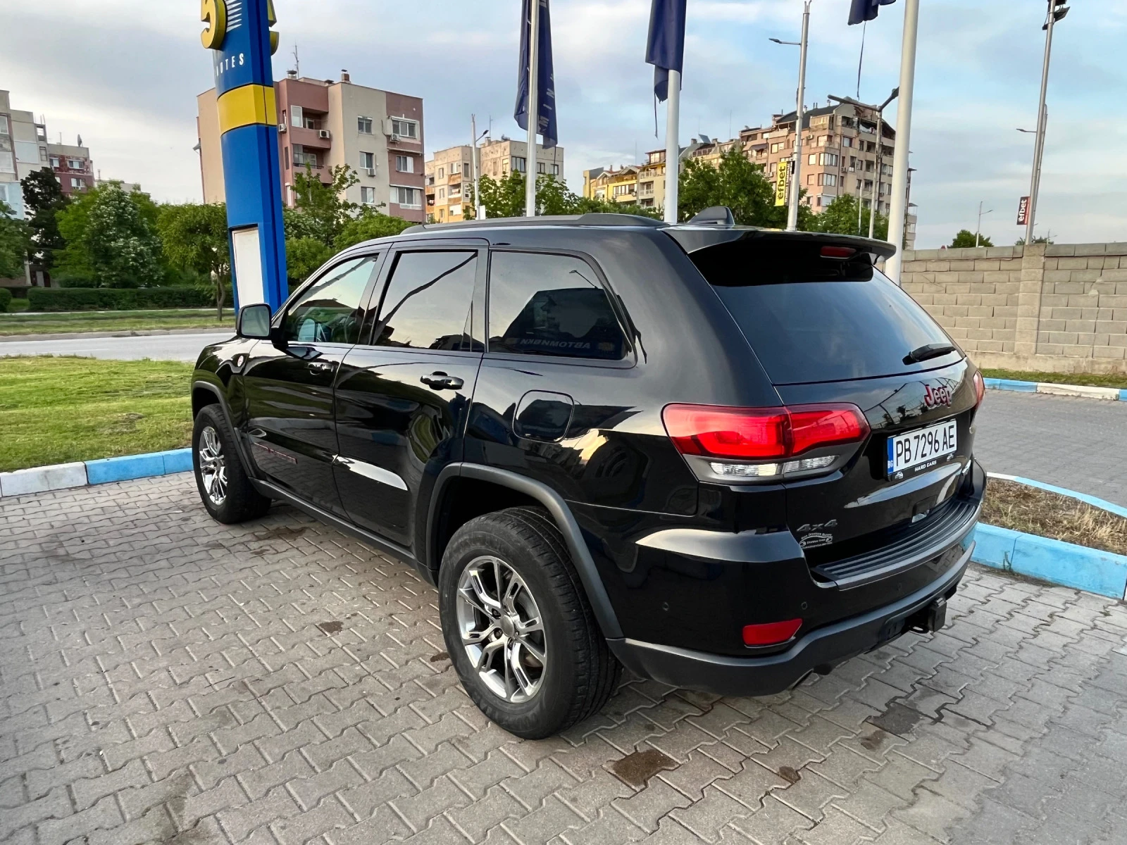 Jeep Grand cherokee 5.7 Trailhawk - изображение 6