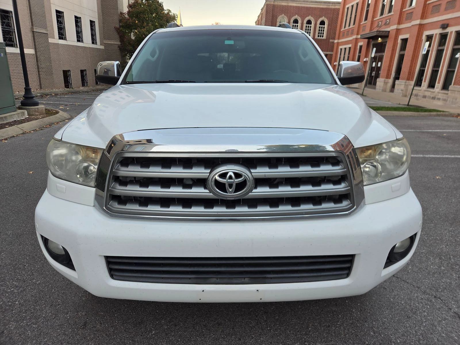 Toyota Sequoia  - изображение 2