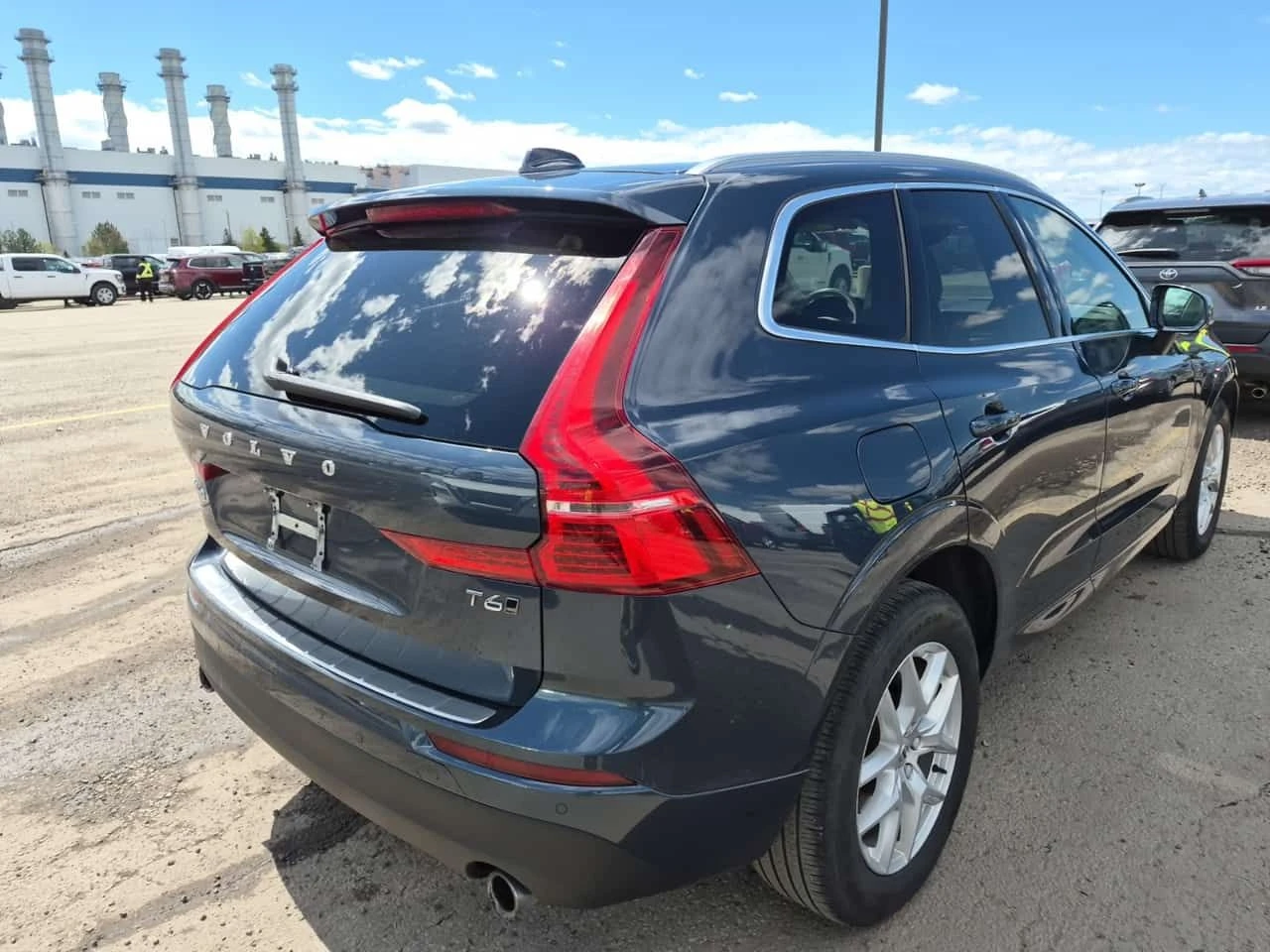 Volvo XC60 * MOMENTUM * АВТОКРЕДИТ БЕЗ ПЪРВОНАЧАЛНА ВНОСКА * , снимка 3 - Автомобили и джипове - 54564461