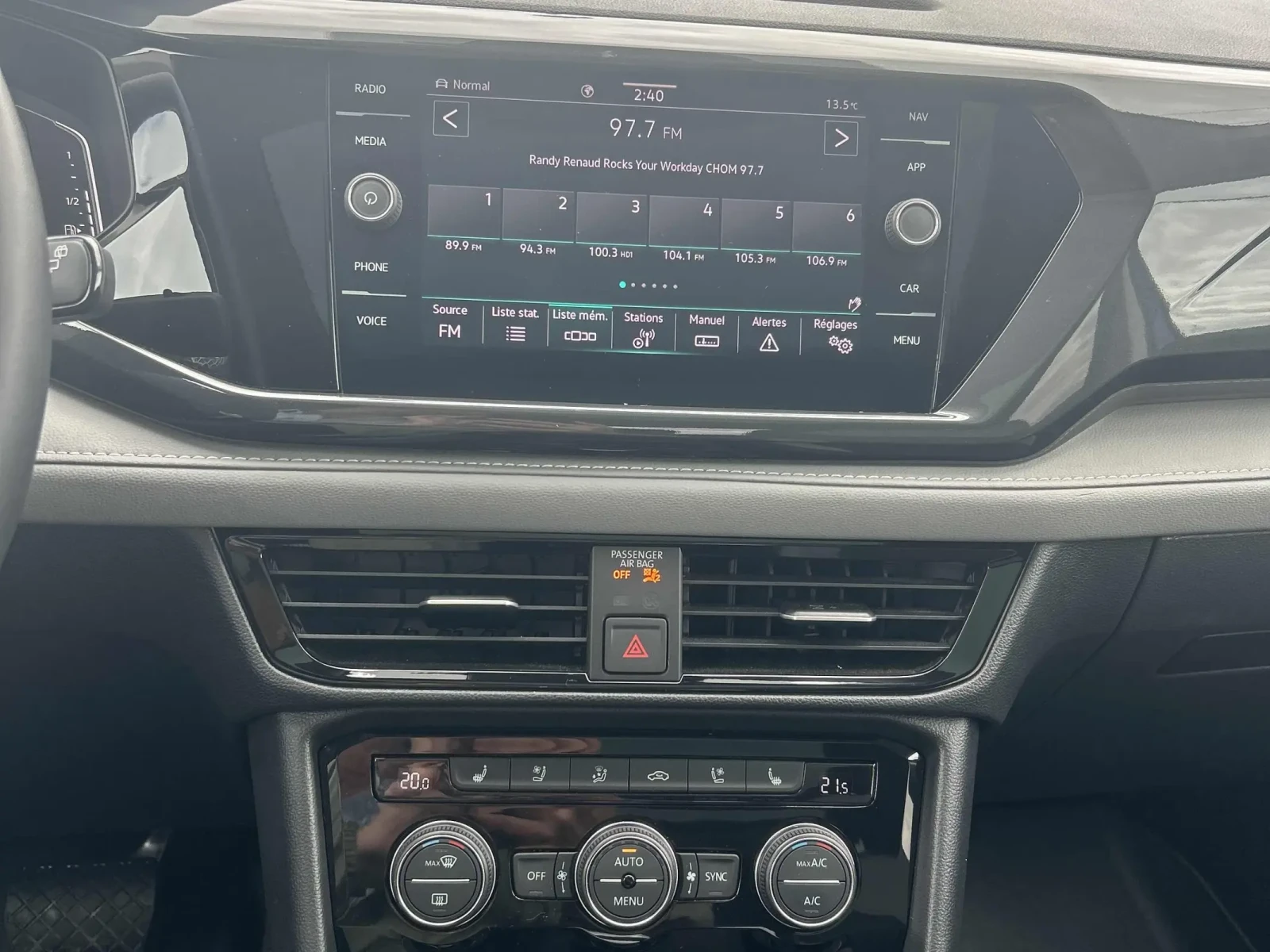 VW Taos CARFAX * АВТО КРЕДИТ * ПРОГНОЗНА ЦЕНА ДО БГ * , снимка 9 - Автомобили и джипове - 54626304