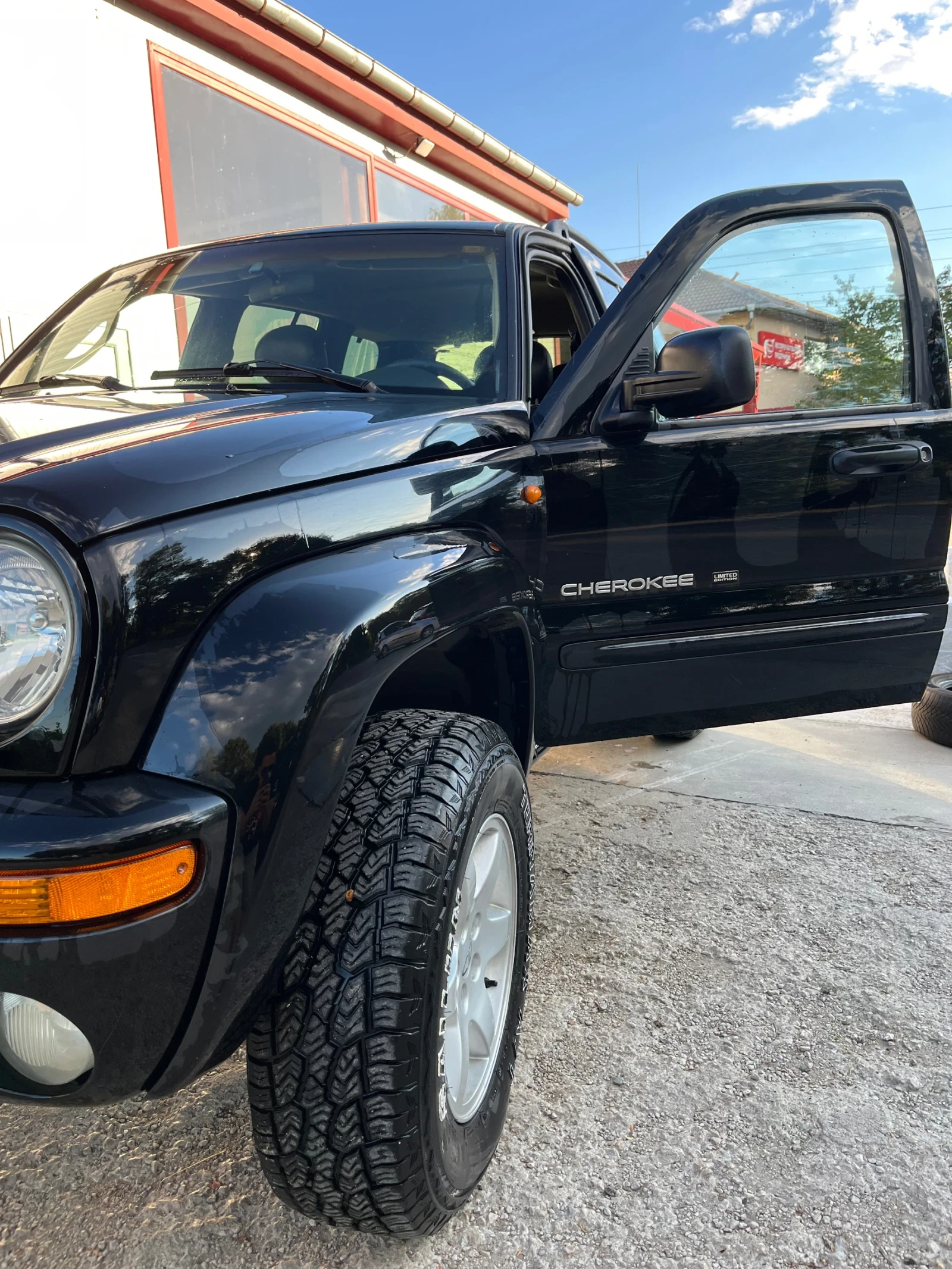 Jeep Cherokee 3, 7 L Бензин/Газ Limited edition, снимка 2 - Автомобили и джипове - 55416983