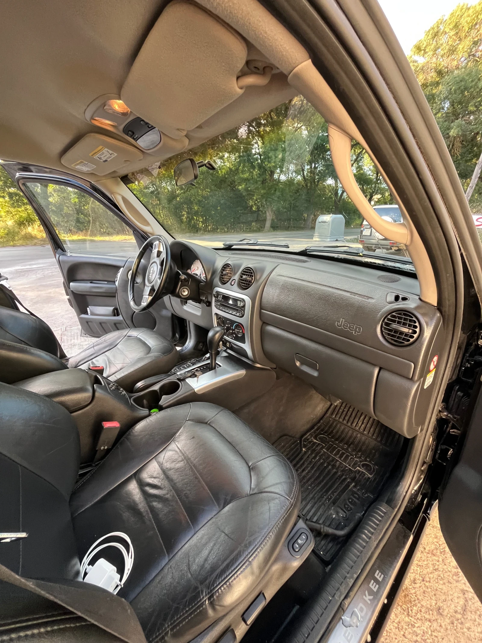 Jeep Cherokee 3, 7 L Бензин/Газ Limited edition, снимка 6 - Автомобили и джипове - 55416983