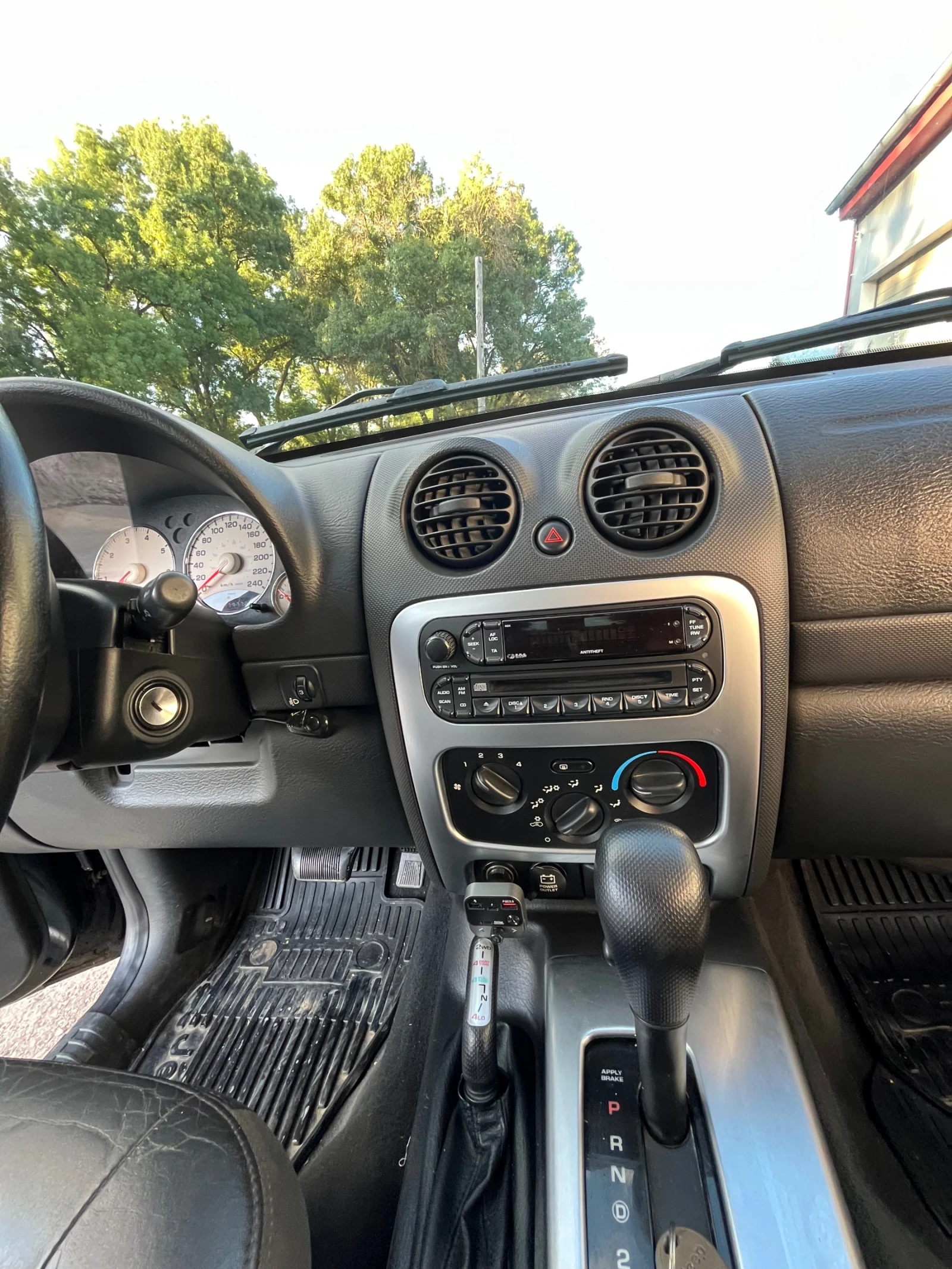 Jeep Cherokee 3, 7 L Бензин/Газ Limited edition, снимка 9 - Автомобили и джипове - 55416983