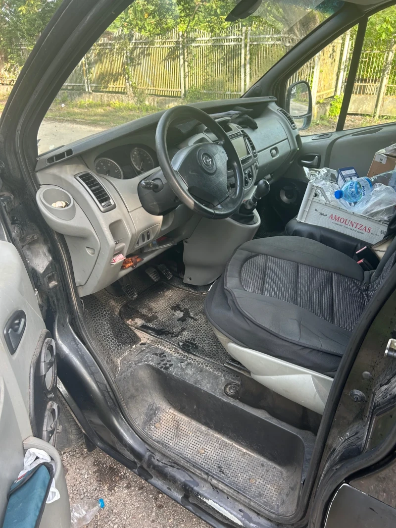 Opel Vivaro 2.5 CTDI дълга база, снимка 5 - Бусове и автобуси - 47113941