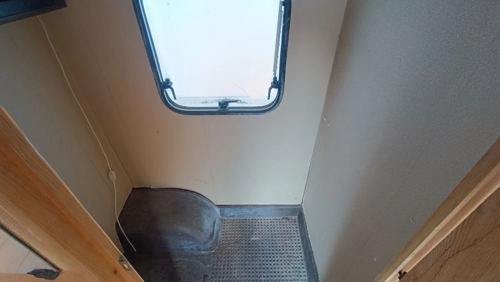 Каравана Bursner Lux 500, снимка 9 - Каравани и кемпери - 53716337