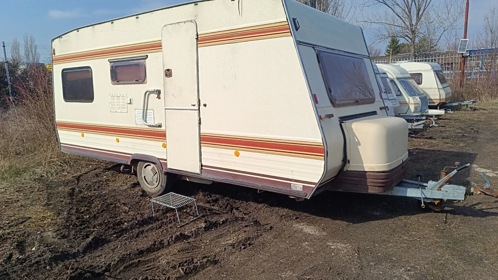 Каравана Bursner Lux 500, снимка 10 - Каравани и кемпери - 53716337