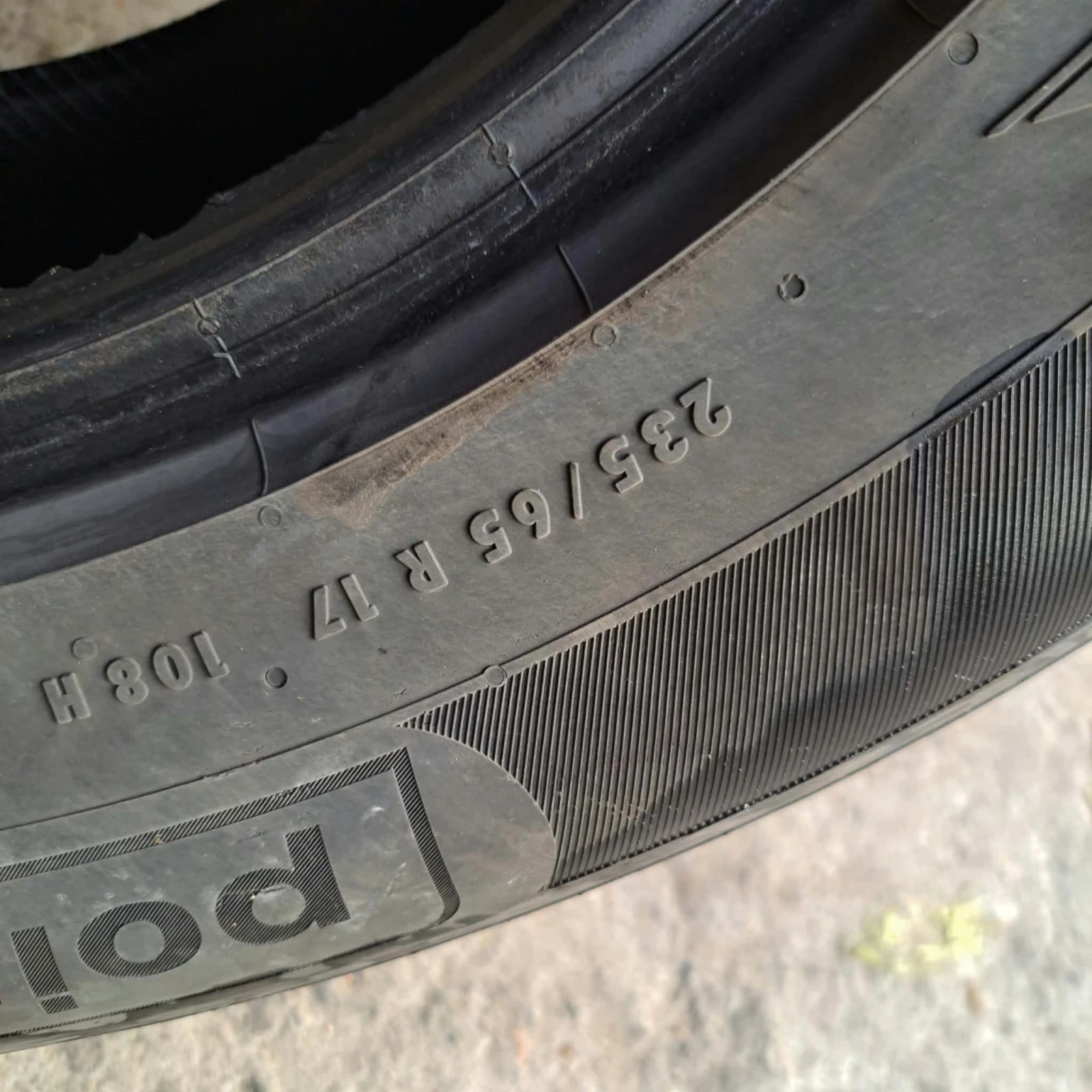 Гуми Зимни 235/65R17, снимка 3 - Гуми и джанти - 56717579