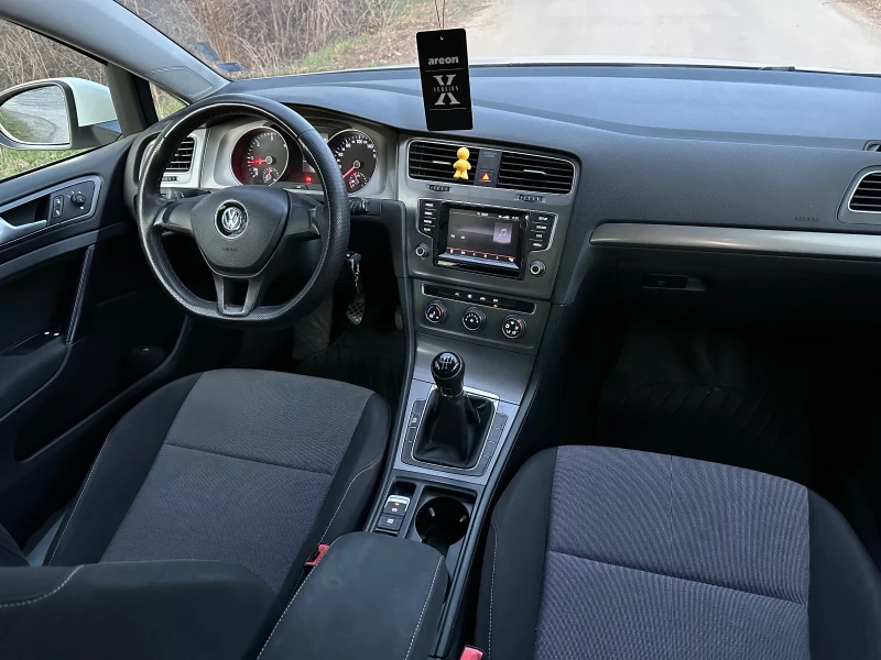 VW Golf 1.6 TDI, снимка 7 - Автомобили и джипове - 49071575