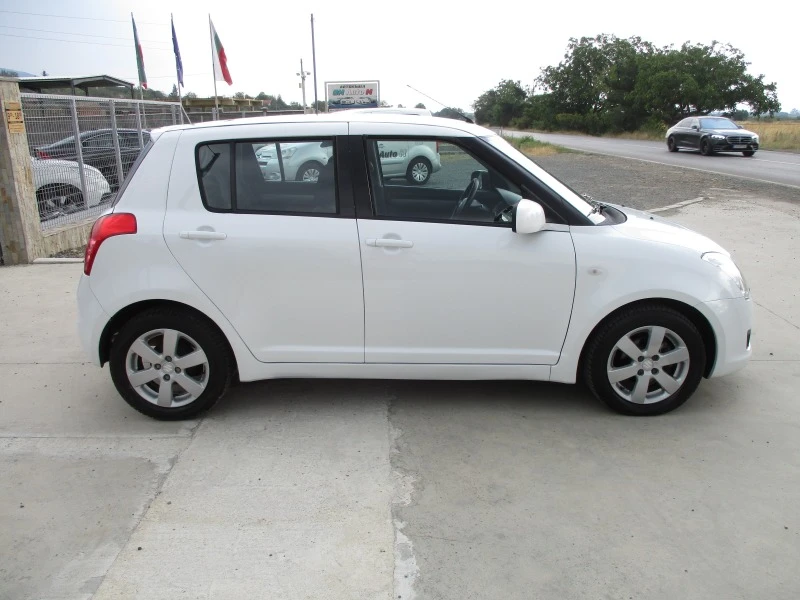 Suzuki Swift 1.3/БЕНЗИН/КАТО НОВА, снимка 3 - Автомобили и джипове - 46660393