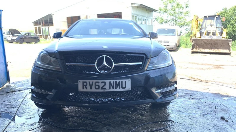 Mercedes-Benz C 220, снимка 1 - Автомобили и джипове - 47694513