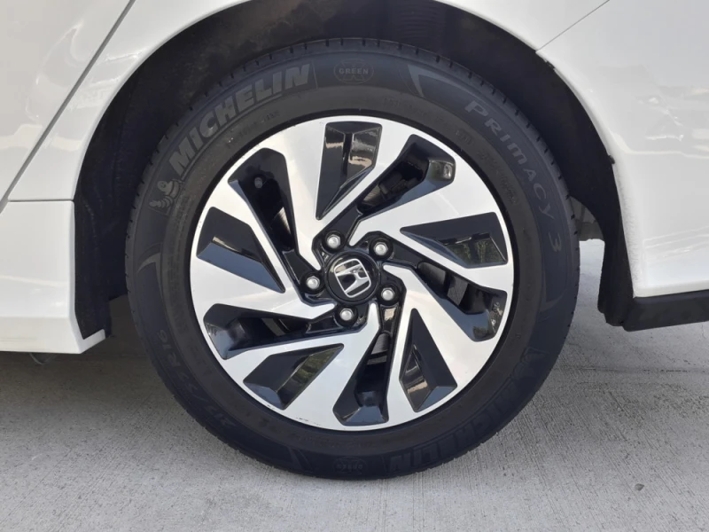 Honda Civic 1.0 VTEC Comfort Turbo MT, снимка 17 - Автомобили и джипове - 50163258