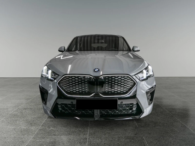 BMW iX2 xDRIVE 30 M SPORT HEAD UP PANO 360 CAMERA , снимка 2 - Автомобили и джипове - 51508887