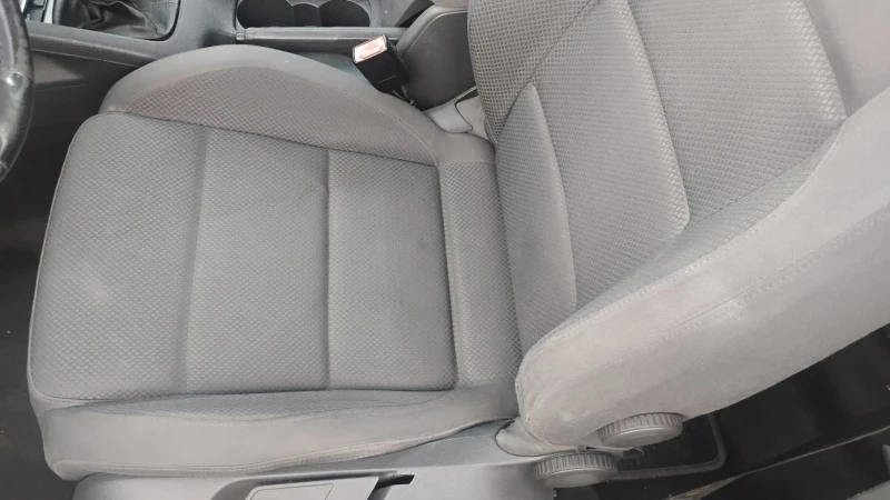 VW Golf 1.6, снимка 9 - Автомобили и джипове - 52684988