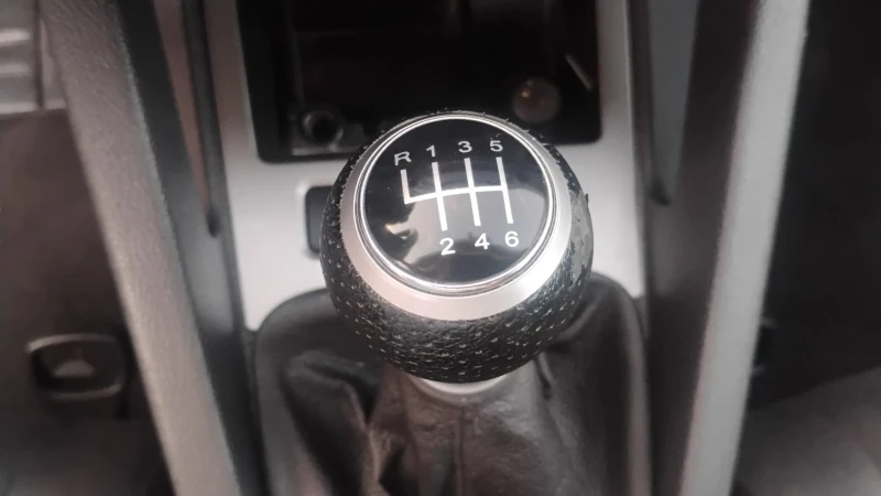 VW Golf 1.6, снимка 6 - Автомобили и джипове - 52684988