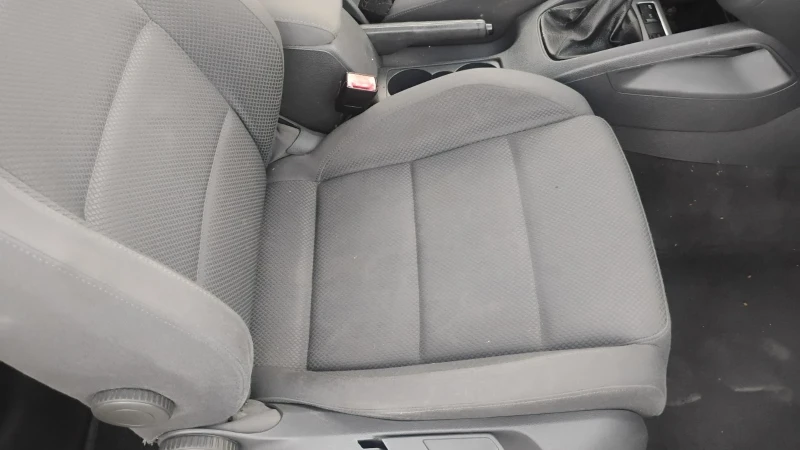 VW Golf 1.6, снимка 10 - Автомобили и джипове - 52684988