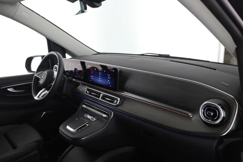 Mercedes-Benz V 300 d 4-MATIC AMG LONG AVANTGARDE DISTRONIC 360, снимка 11 - Автомобили и джипове - 51683264