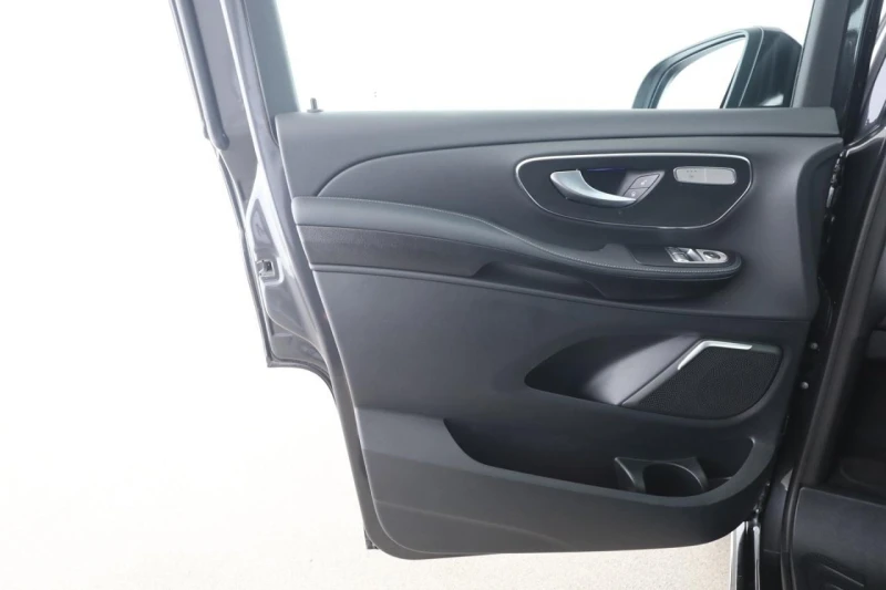 Mercedes-Benz V 300 d 4-MATIC AMG LONG AVANTGARDE DISTRONIC 360, снимка 7 - Автомобили и джипове - 51683264