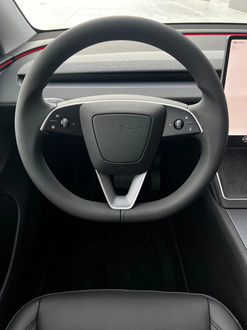 Tesla Model Y Juniper Long Range Dual AWD 01/2026, снимка 14 - Автомобили и джипове - 53285415