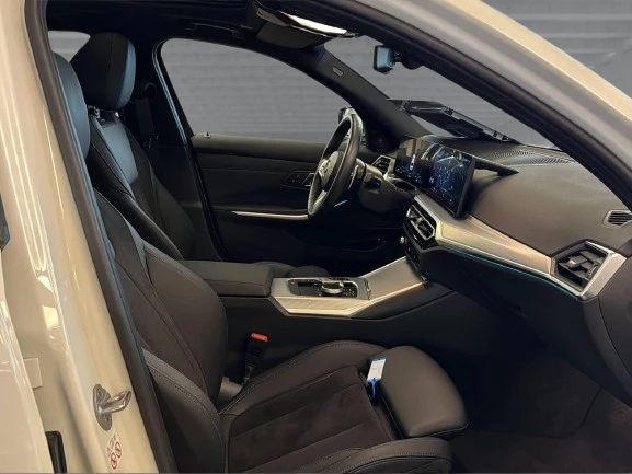 BMW 330 e xDrive = M-Sport = Shadow Line Гаранция - изображение 8